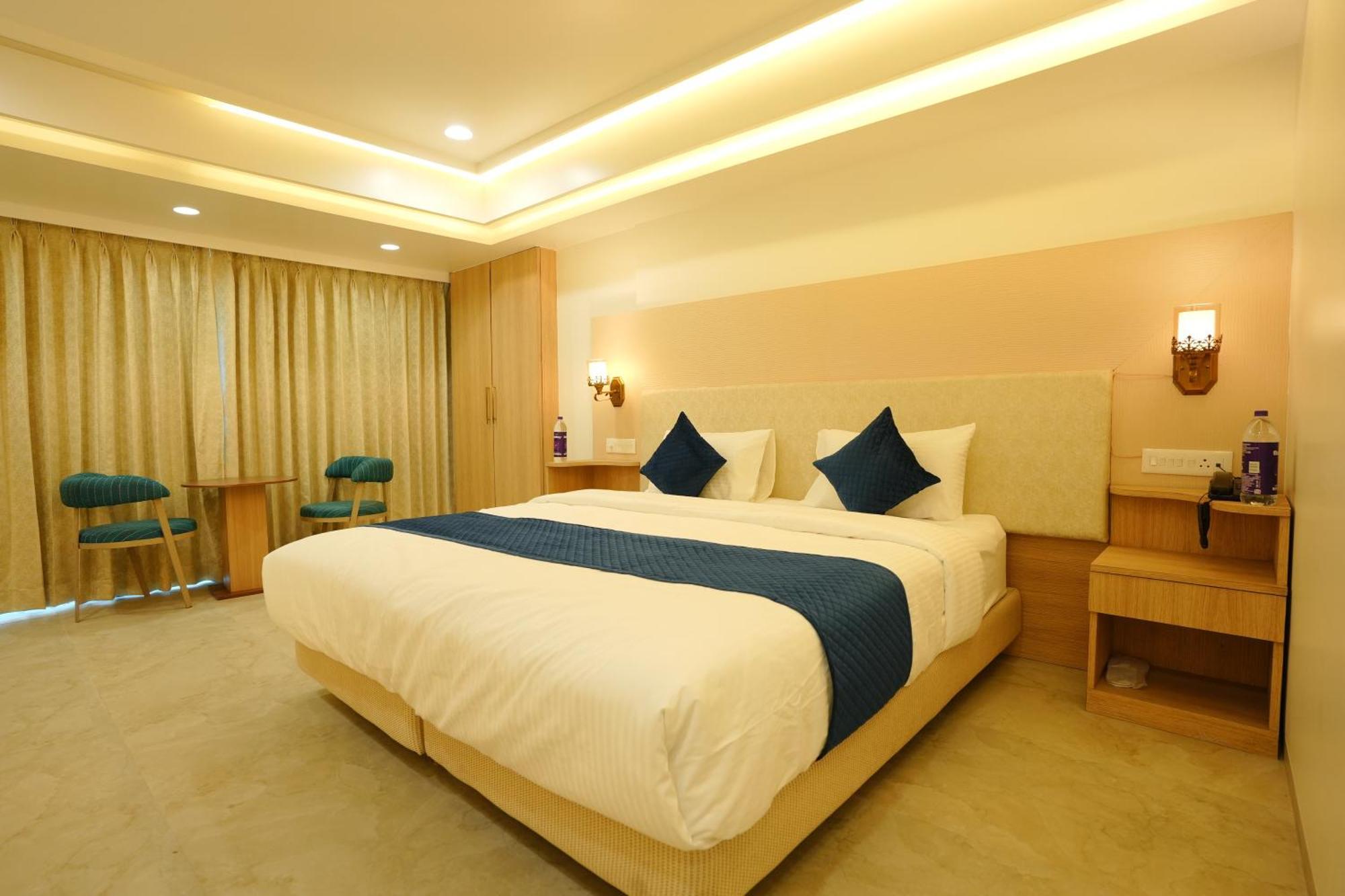 Hotel 6 Seasons, Koregoan Park, 푸네 외부 사진
