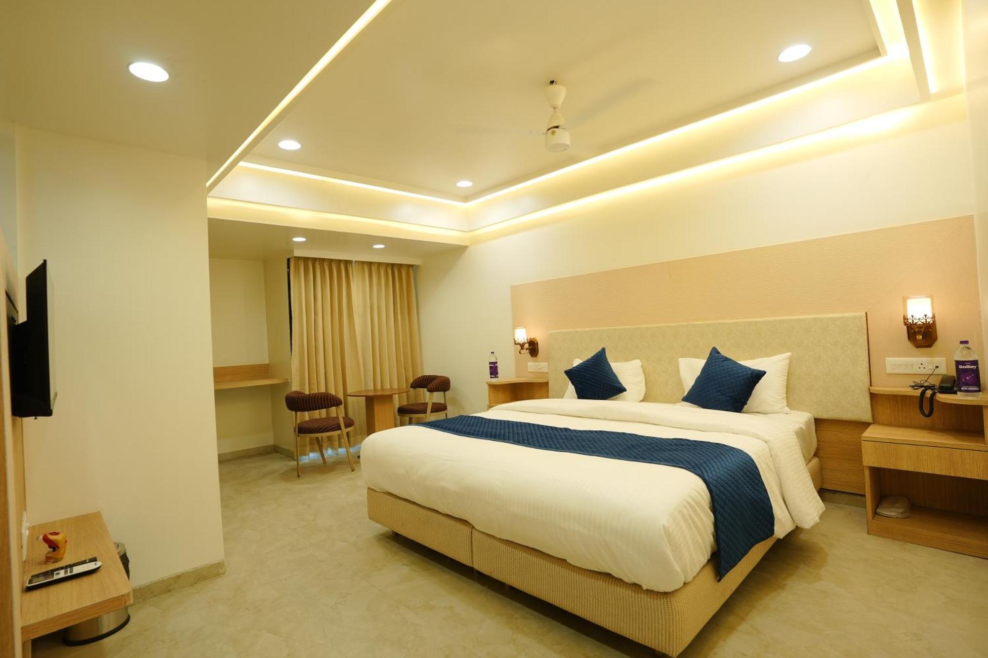 Hotel 6 Seasons, Koregoan Park, 푸네 외부 사진