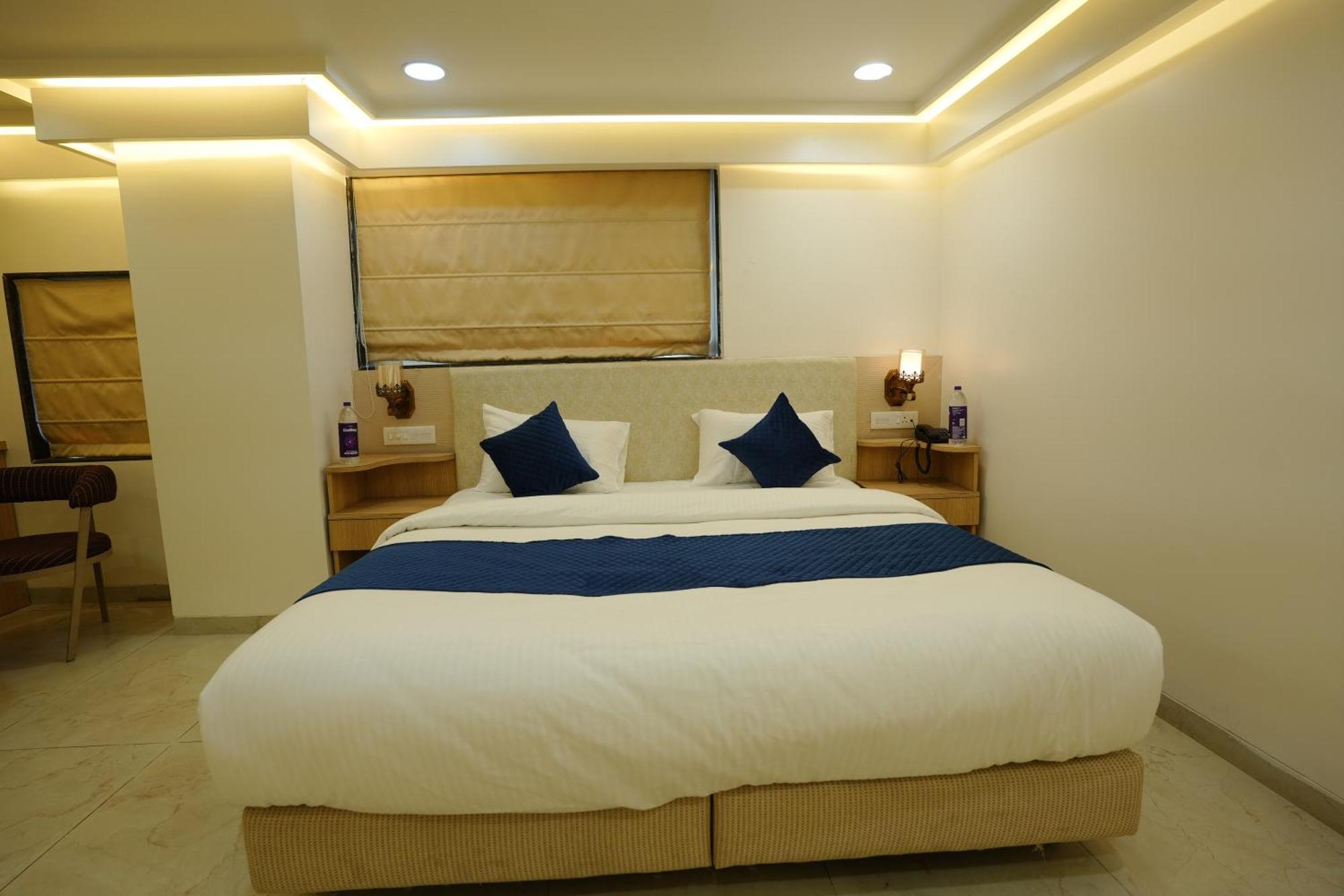 Hotel 6 Seasons, Koregoan Park, 푸네 외부 사진