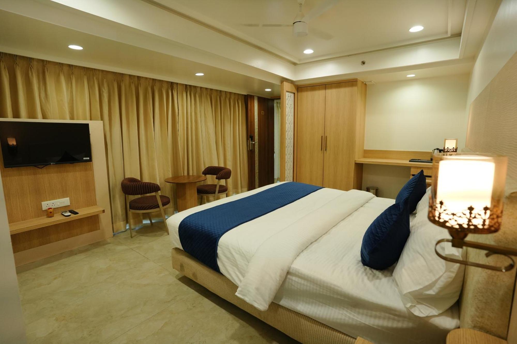 Hotel 6 Seasons, Koregoan Park, 푸네 외부 사진