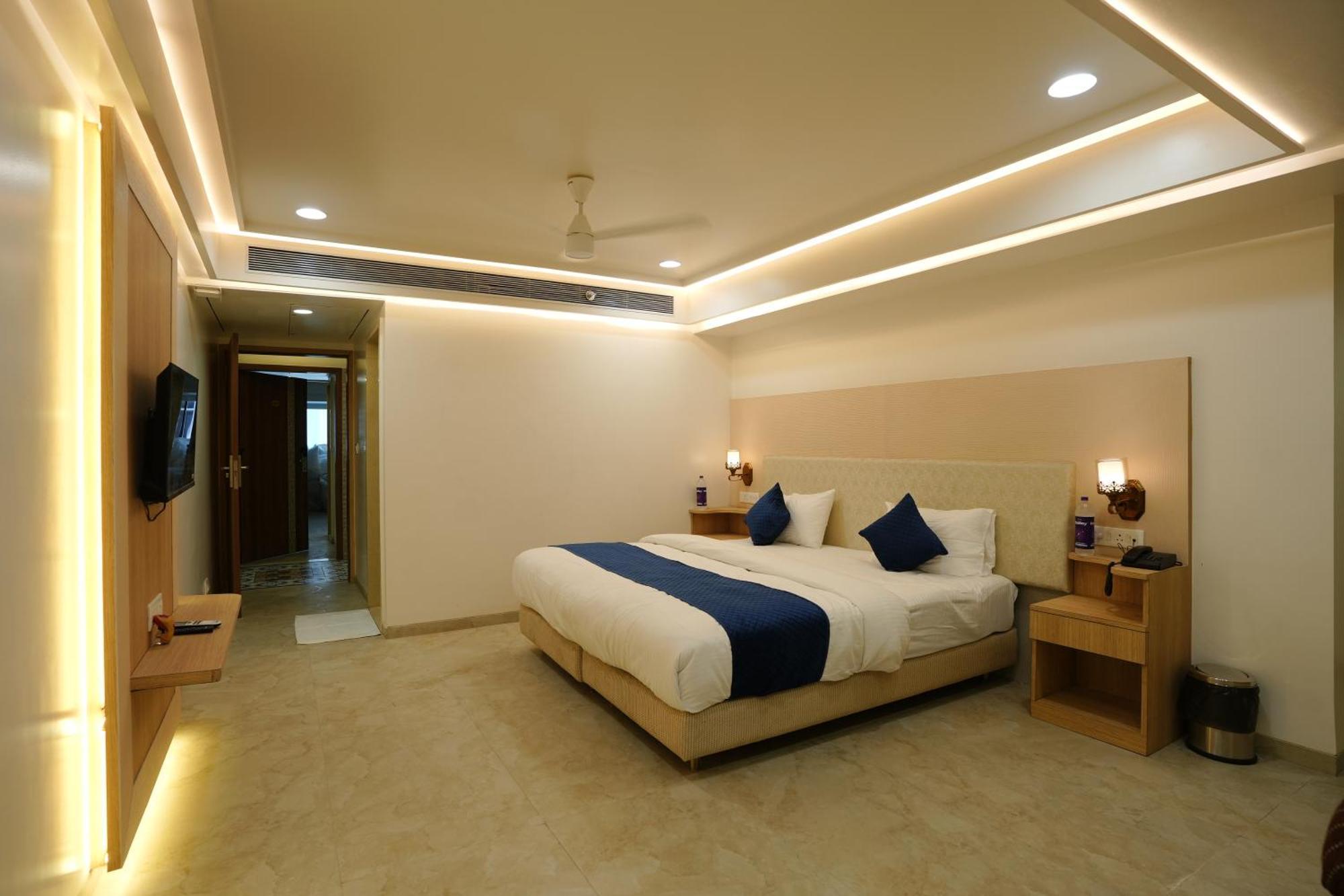 Hotel 6 Seasons, Koregoan Park, 푸네 외부 사진