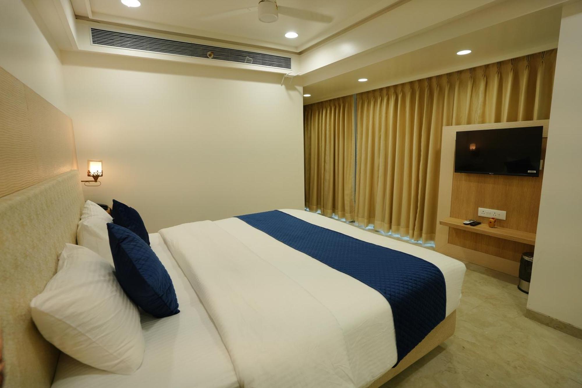 Hotel 6 Seasons, Koregoan Park, 푸네 외부 사진