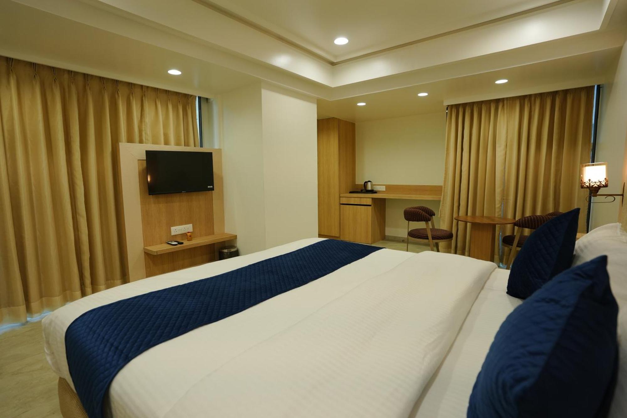Hotel 6 Seasons, Koregoan Park, 푸네 외부 사진