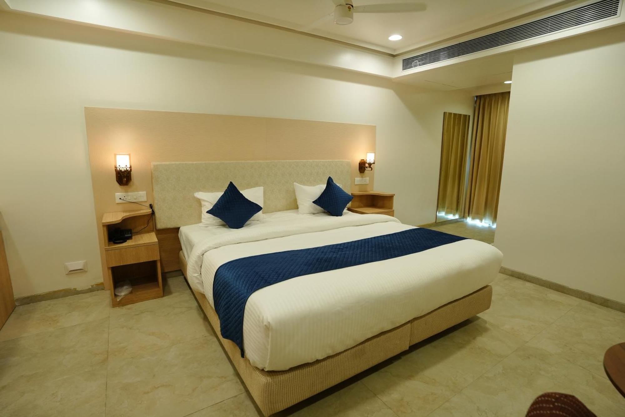 Hotel 6 Seasons, Koregoan Park, 푸네 외부 사진