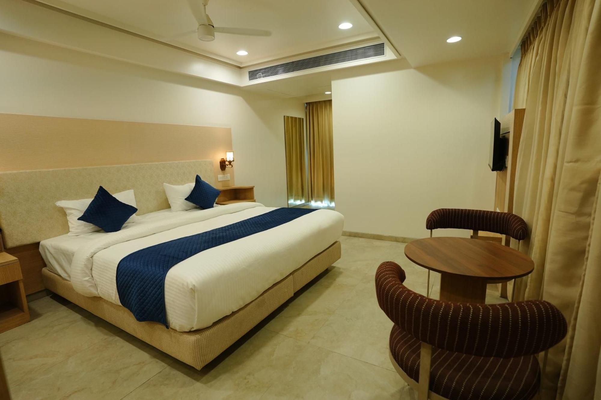 Hotel 6 Seasons, Koregoan Park, 푸네 외부 사진