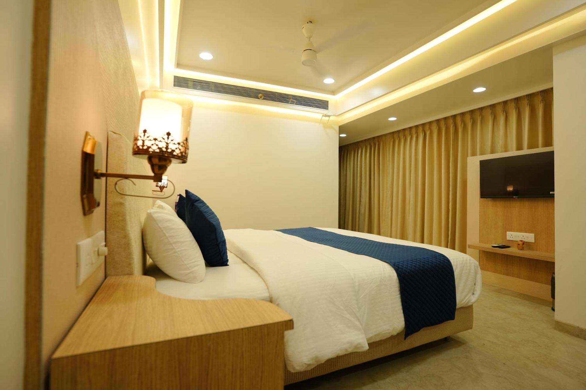 Hotel 6 Seasons, Koregoan Park, 푸네 외부 사진