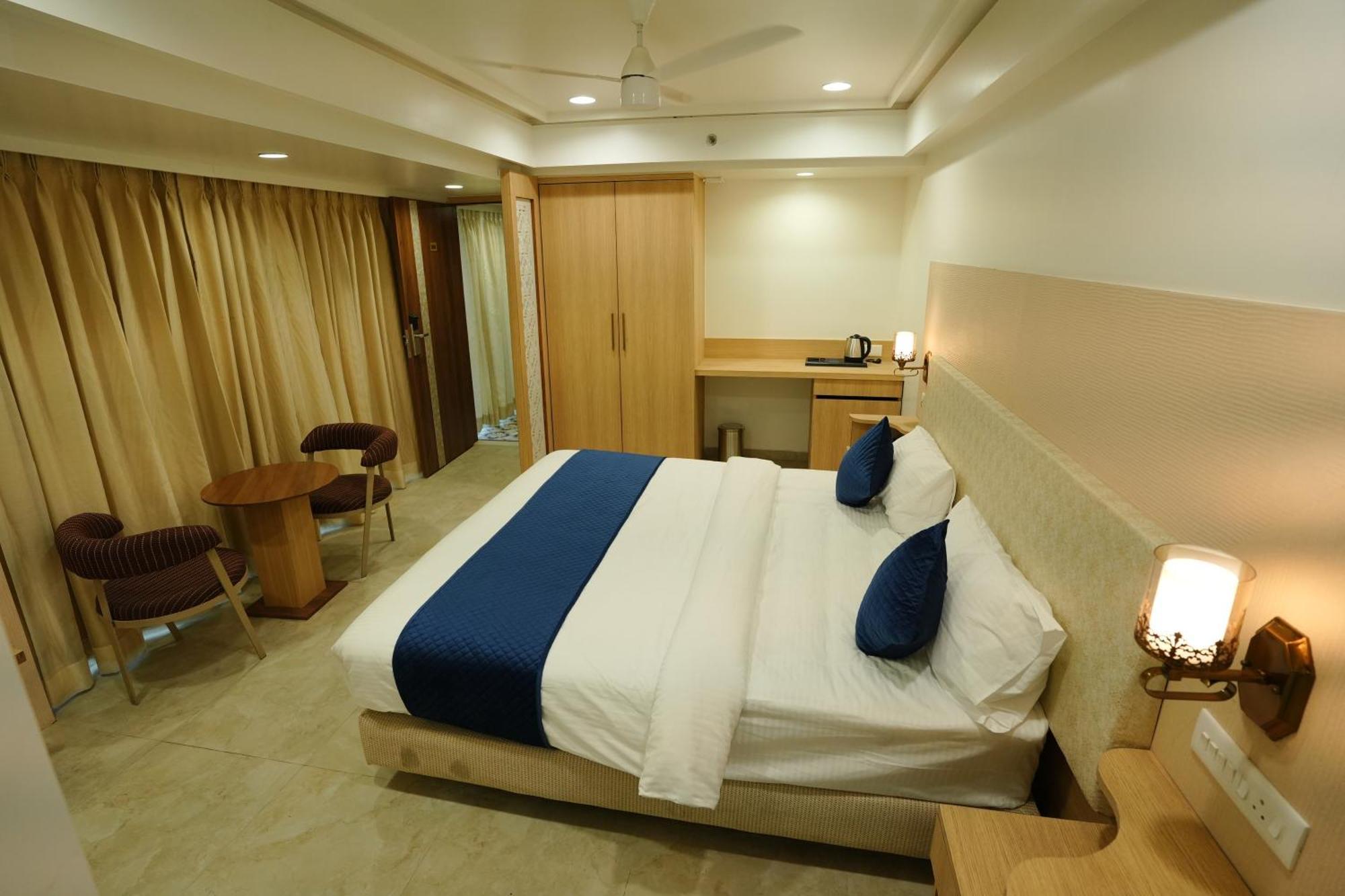 Hotel 6 Seasons, Koregoan Park, 푸네 외부 사진