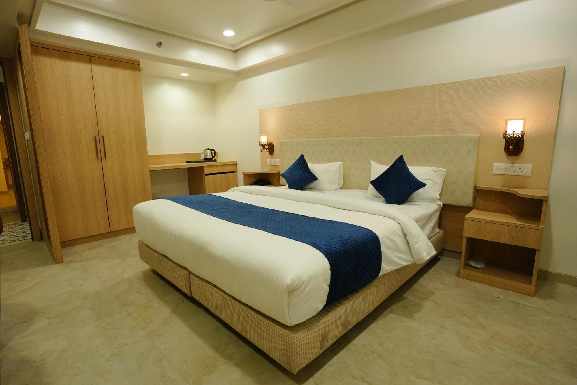 Hotel 6 Seasons, Koregoan Park, 푸네 외부 사진