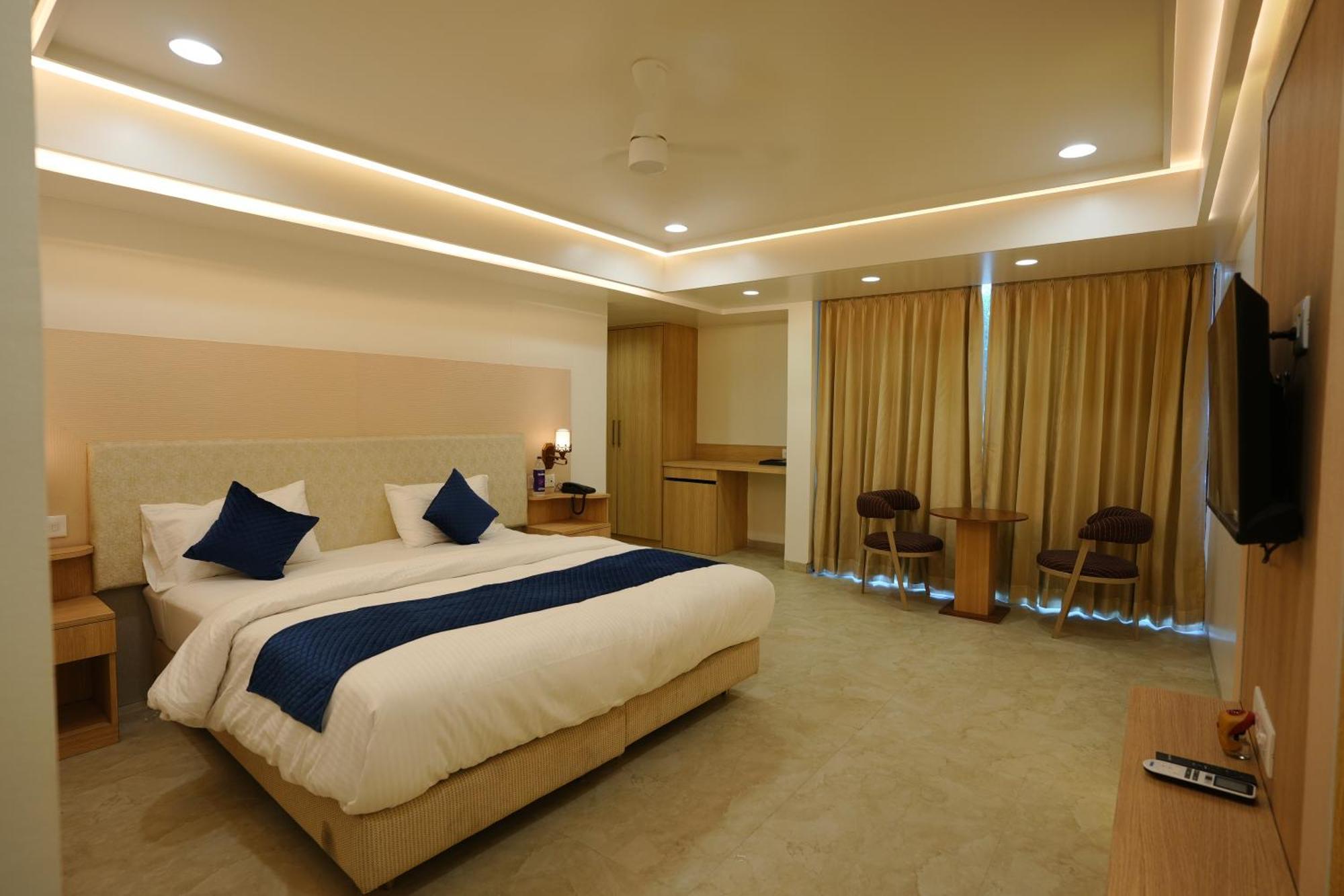 Hotel 6 Seasons, Koregoan Park, 푸네 외부 사진