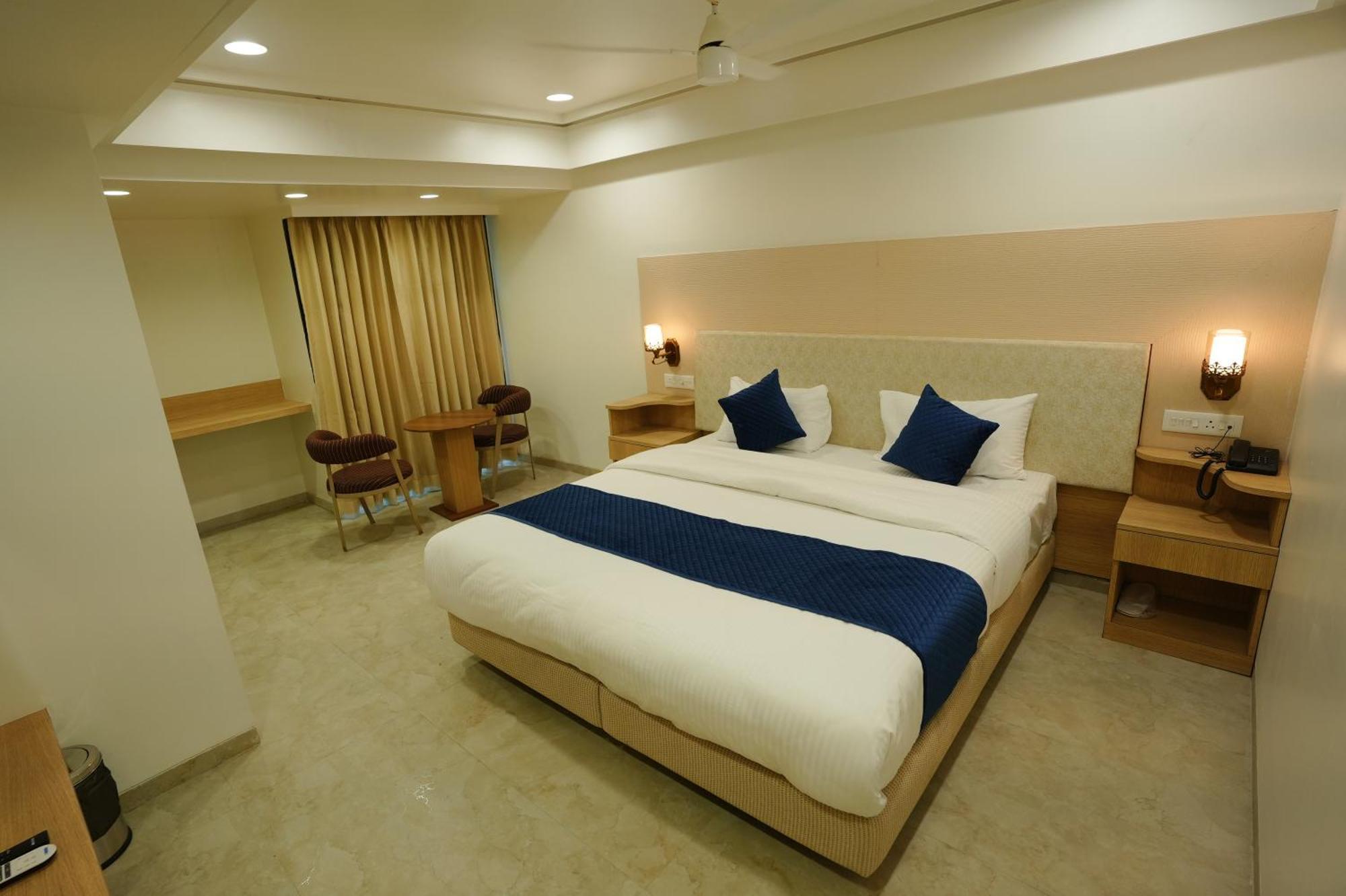 Hotel 6 Seasons, Koregoan Park, 푸네 외부 사진