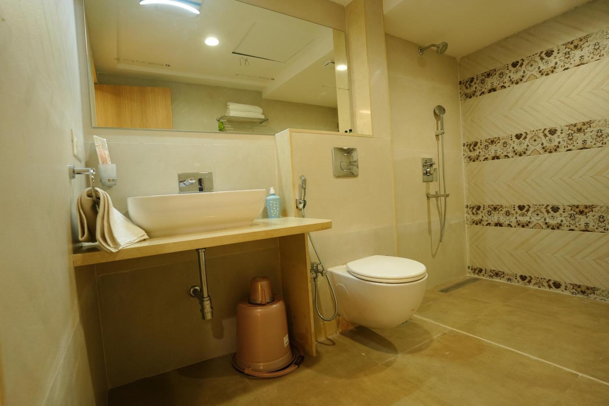 Hotel 6 Seasons, Koregoan Park, 푸네 외부 사진