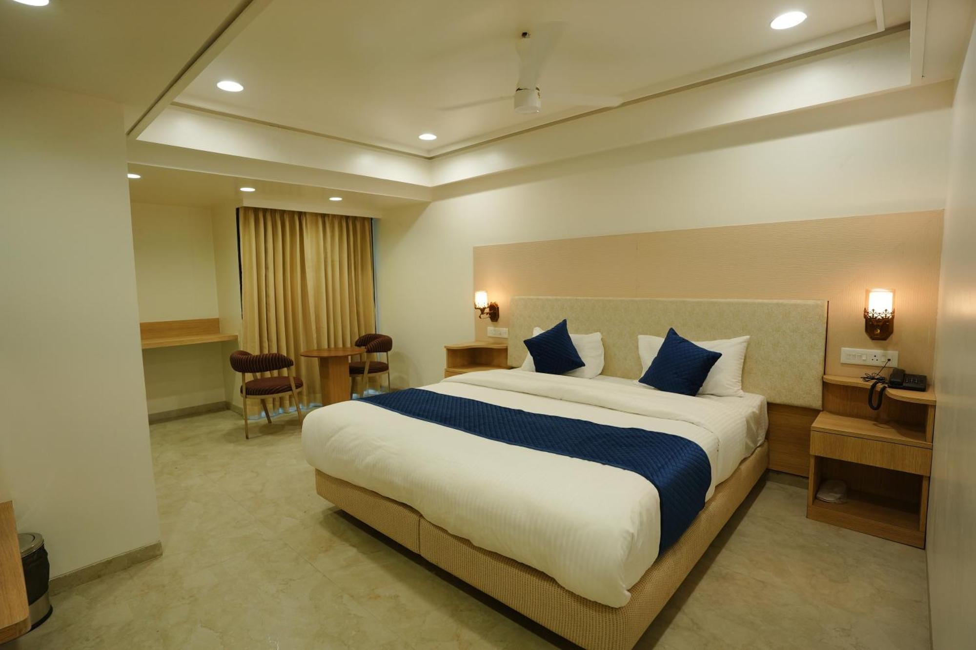 Hotel 6 Seasons, Koregoan Park, 푸네 외부 사진