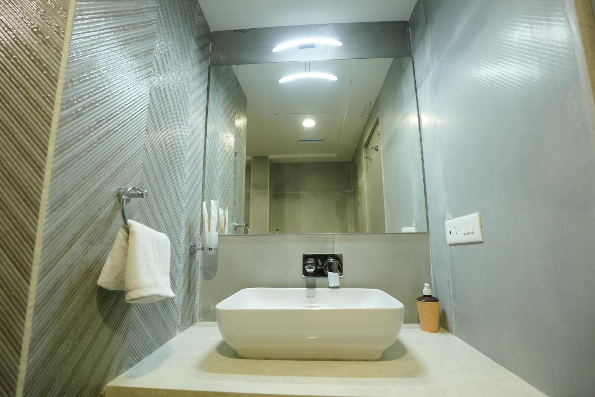 Hotel 6 Seasons, Koregoan Park, 푸네 외부 사진