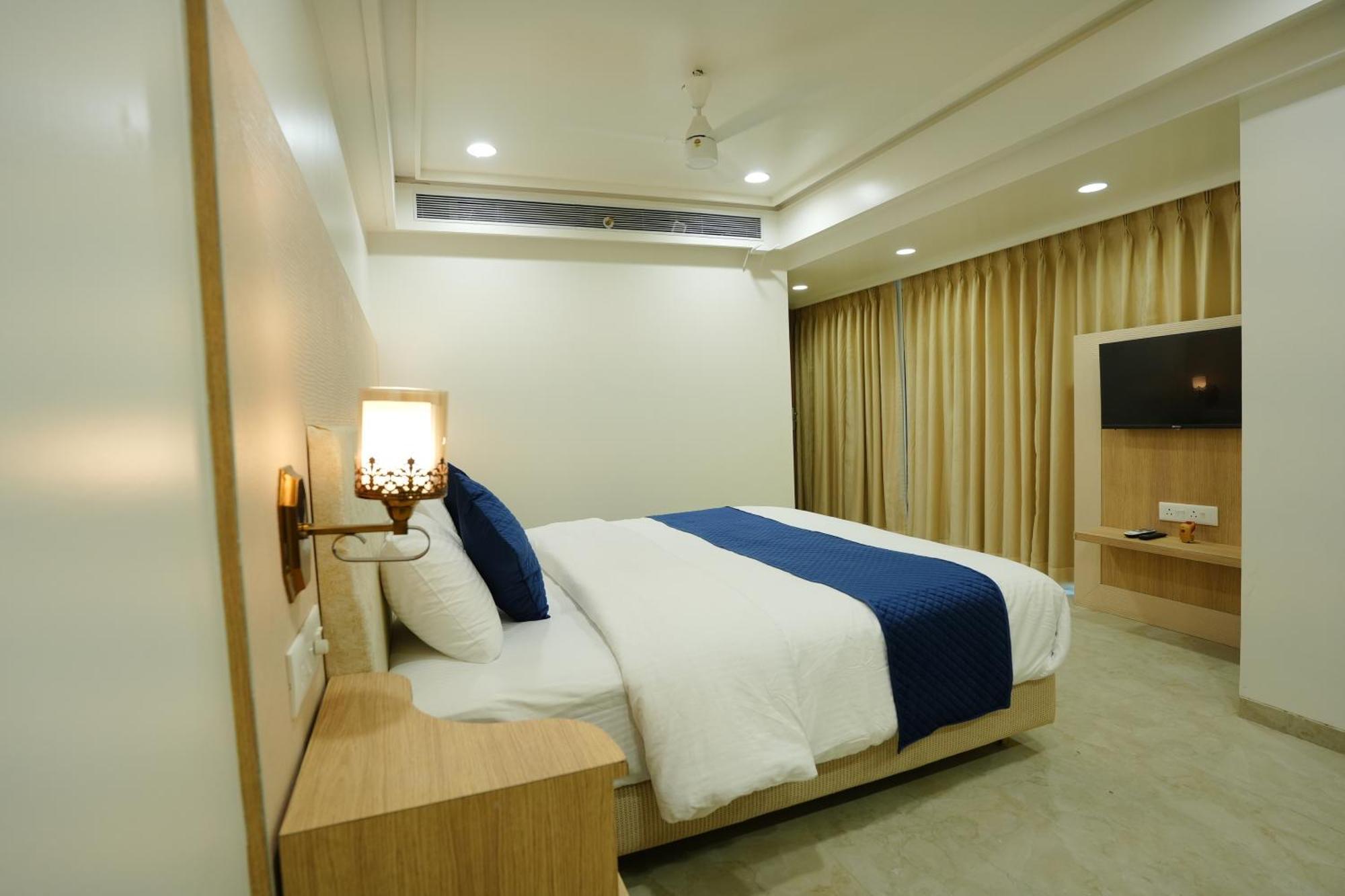 Hotel 6 Seasons, Koregoan Park, 푸네 외부 사진